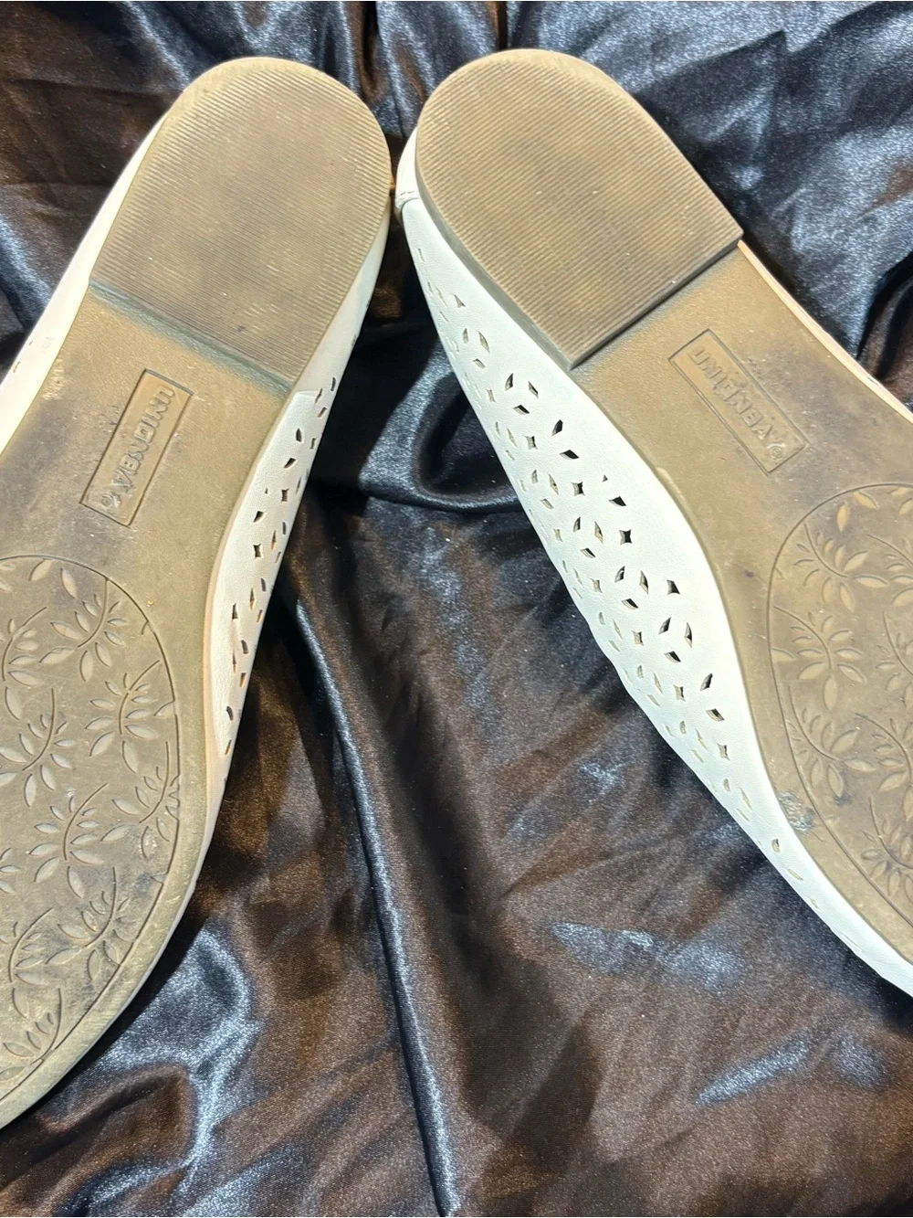 Classic White Laser-Cut Scalloped Edge Flats